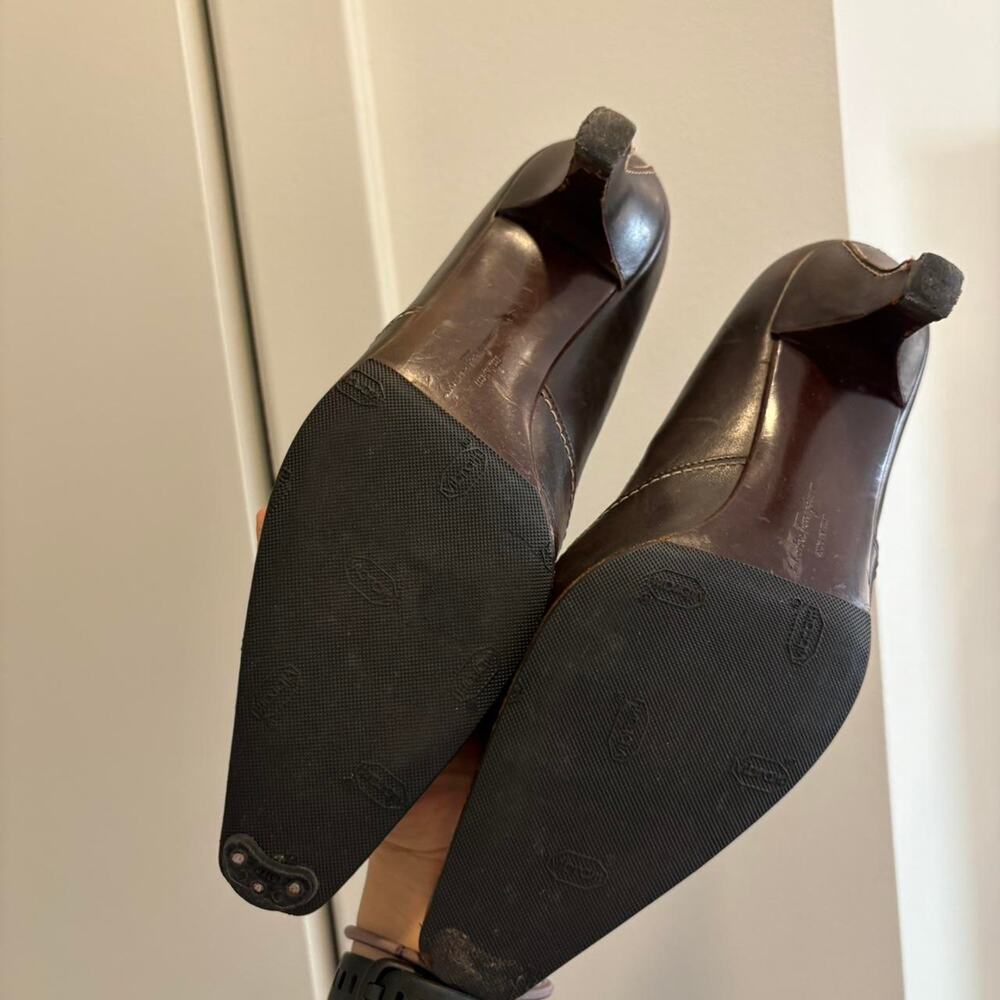 Ferragamo vintage Y2K chocolate brown leather kitten heels sz 8 - Picture 6 of 8